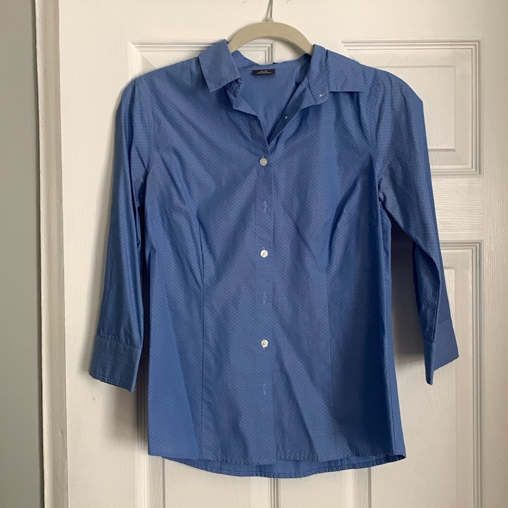 Women’s Van Heusen dress shirt. Size small